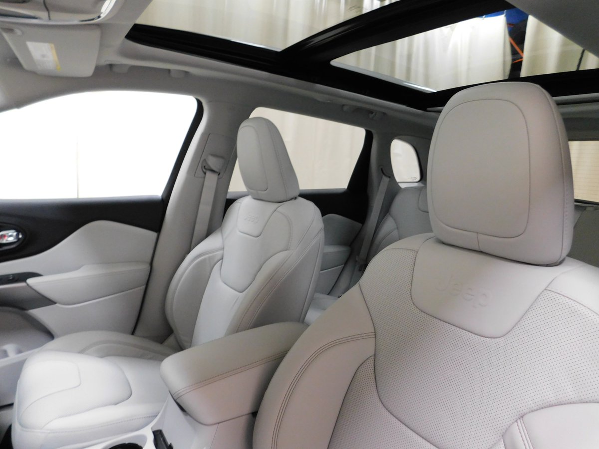 schmitbrothers's tweet photo. This 2021 Jeep Cherokee Limited is MINT! Check it out!
https://t.co/zbwBGU7wGR 
#Mondayvibes #MondayMotivation #schmitbros #jeep #jeeplife #jeepforsale #saukville #wisconsin #nearme https://t.co/8Ano6TJYBp