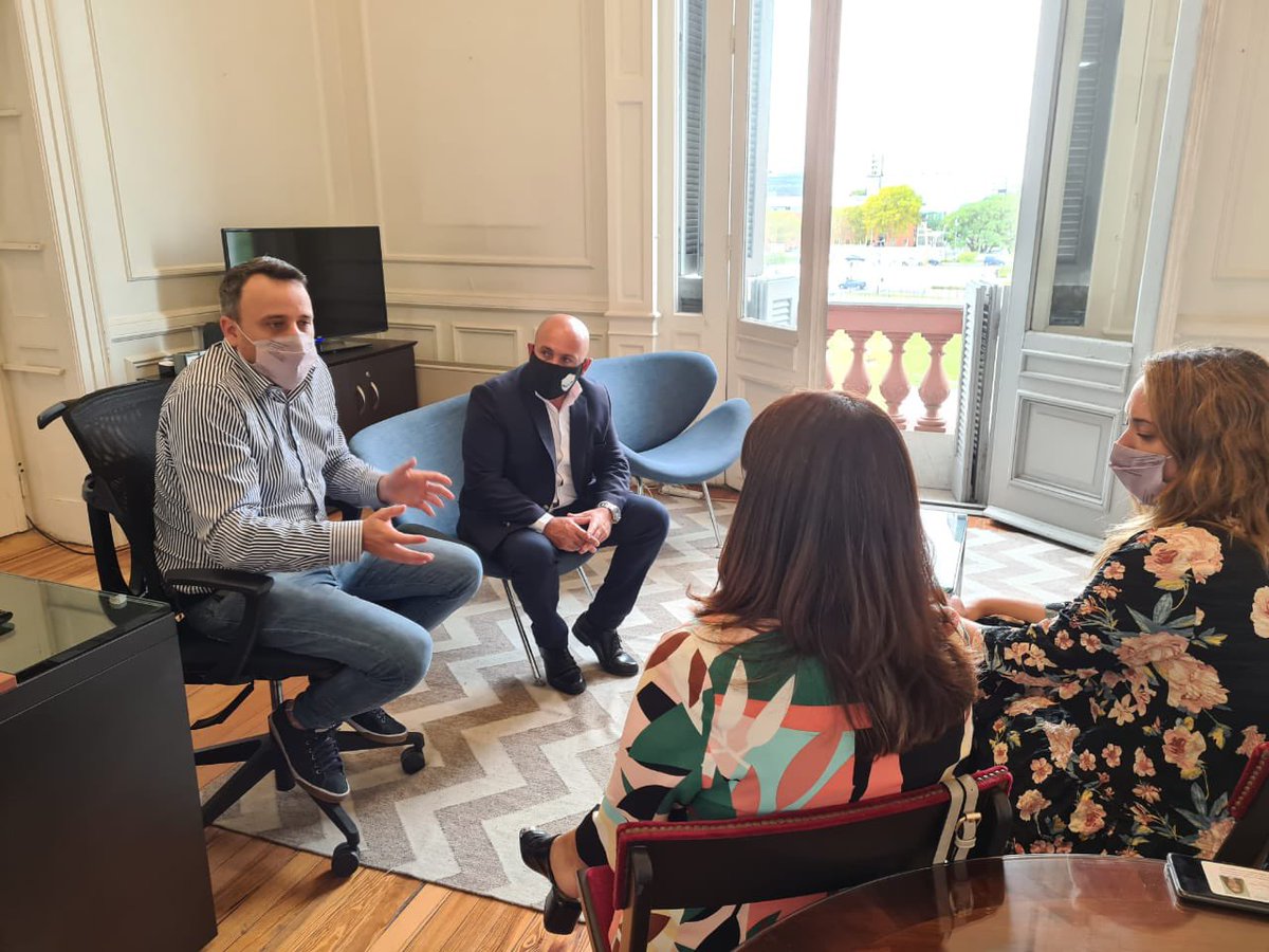 Junto al Subsecretario de @GobDigitalAR, @cesargazzo, diagramamos lineamientos para seguir modernizando el Municipio de #Madryn. Analizamos las políticas implementadas para fortalecer la digitalización del Estado. Queremos un Gobierno más accesible de cara a los y las madrynenses