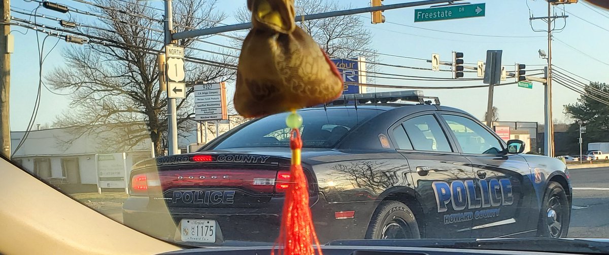 KinPandun's tweet photo. .@HCPDNews Seems your officer here missed the safety memo about not texting and driving. Saw him being blatant about it around 6:33pm. #Accountability https://t.co/lop2lhBPqo