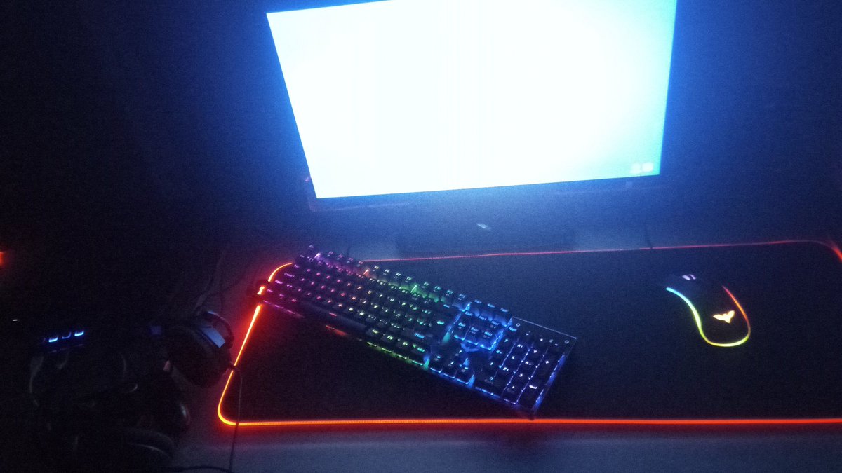 TAC_TRIVO's tweet photo. @JulianCoM_ Bin halt PS4 Spieler daher nur 1 Bildschirm. Aber bin Glücklich mit dem was ich habe!🤗 https://t.co/ezMmfjaRhb