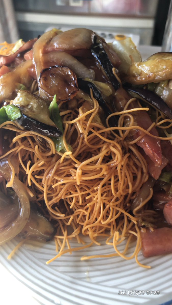 osieteTin's tweet photo. #todays朝ごはん　#朝ごはん
#皿うどん　#カタヤキソバ
やっぱりナスが美味い。
ここ最近ナスが高くて買ってなかった https://t.co/Ml8nbmnVaO