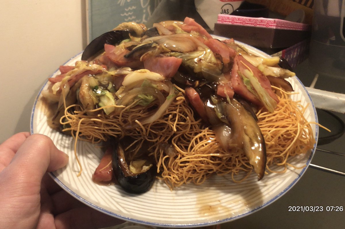 osieteTin's tweet photo. #todays朝ごはん　#朝ごはん
#皿うどん　#カタヤキソバ
やっぱりナスが美味い。
ここ最近ナスが高くて買ってなかった https://t.co/Ml8nbmnVaO