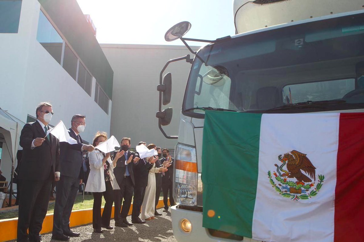 SRE_mx's tweet photo. 📸Hoy salieron desde la planta de Drugmex, en Querétaro, más de 940 mil dosis de la vacuna de CanSinoBio, envasada en México. 

Somos el primer país en completar el proceso de envasado de vacunas contra #COVID19 en toda América Latina. https://t.co/mxfiCVH1sM