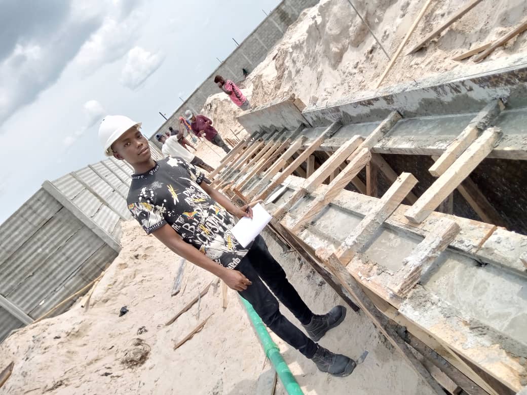 Here is a concrete drainage construction in REEF COURTS ESTATE at GOLF ESTATE Port Harcourt 
Follow up on my IG *emmyung_officials"
For little hint on drainage construction