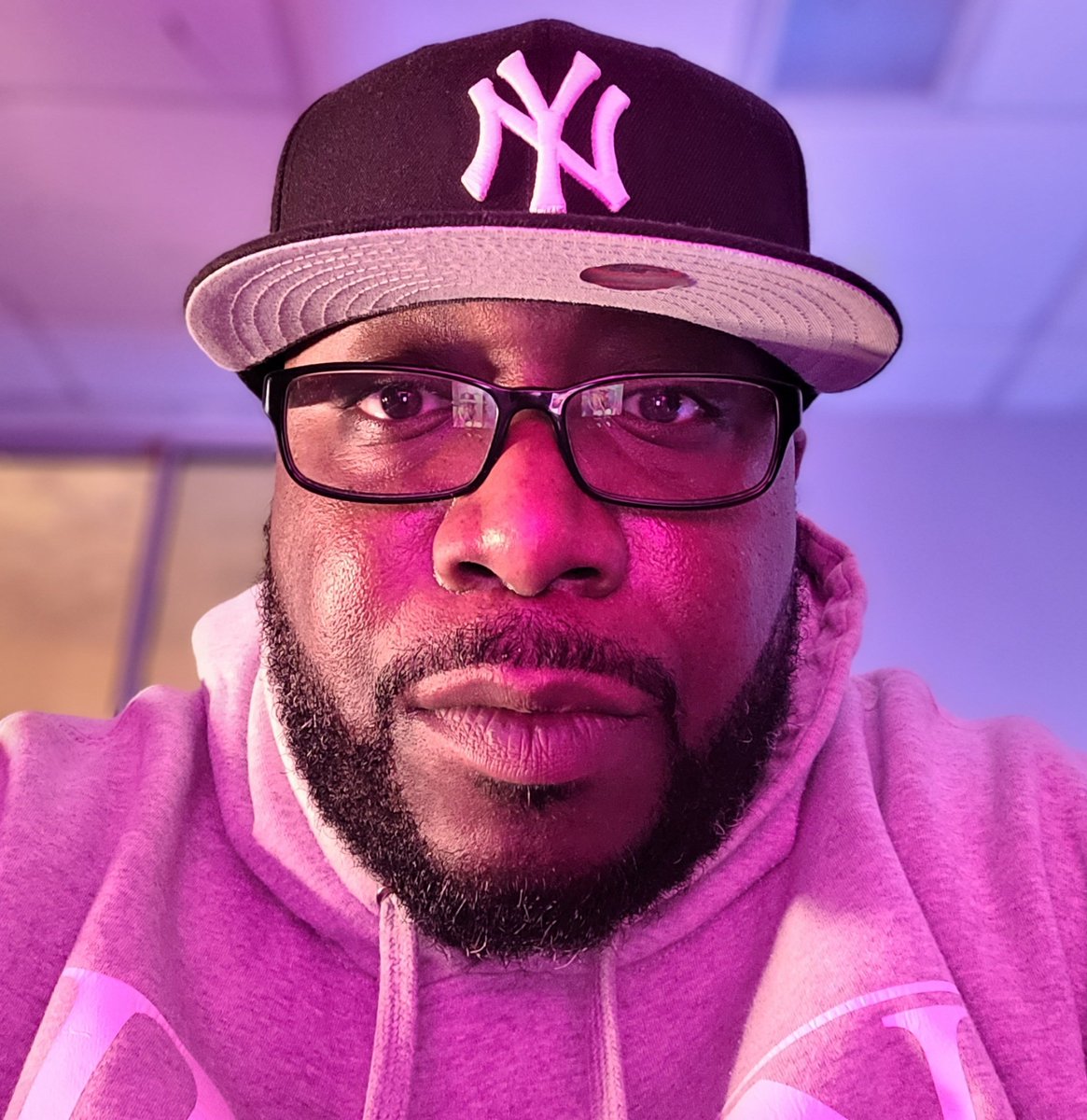 Even in My thoughts I'm grindin... IF YALL CAN GUESS WHAT IM DOING IN THIS PIC, I'LL  SEND U 🚨#2 #NEW #EXCLUSIVES...🎵🎶🎵🎙🚨🔥🔥🔥