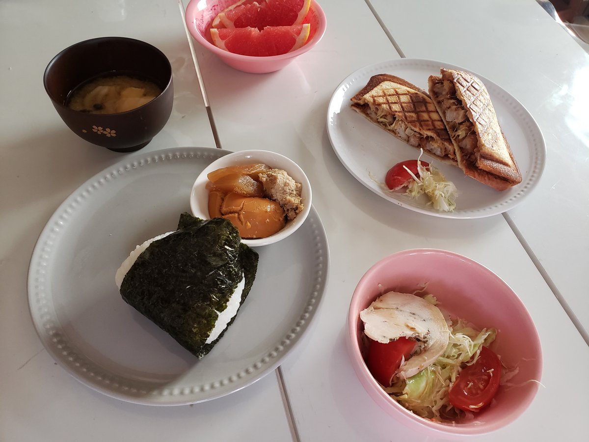 ゆなちん おはようございます 今朝のご飯は娘にカツサンド 私は梅おにぎり 年感じるw 昨日の仕事 は割とまったりしてたのに帰宅後の忙しさで誰とも話したくないほど 疲れ切ってしまった のでオボンヌと庭いじりして寝てしまいました 明日と明後日休み ゆなちん おはようございます 今朝のご飯は娘にカツサンド 私は梅おにぎり 年感じるw 昨日の仕事 は割とまったりしてたのに帰宅後の忙しさで誰とも話したくないほど 疲れ切ってしまった のでオボンヌと庭いじりして寝てしまいました 明日と明後日休み