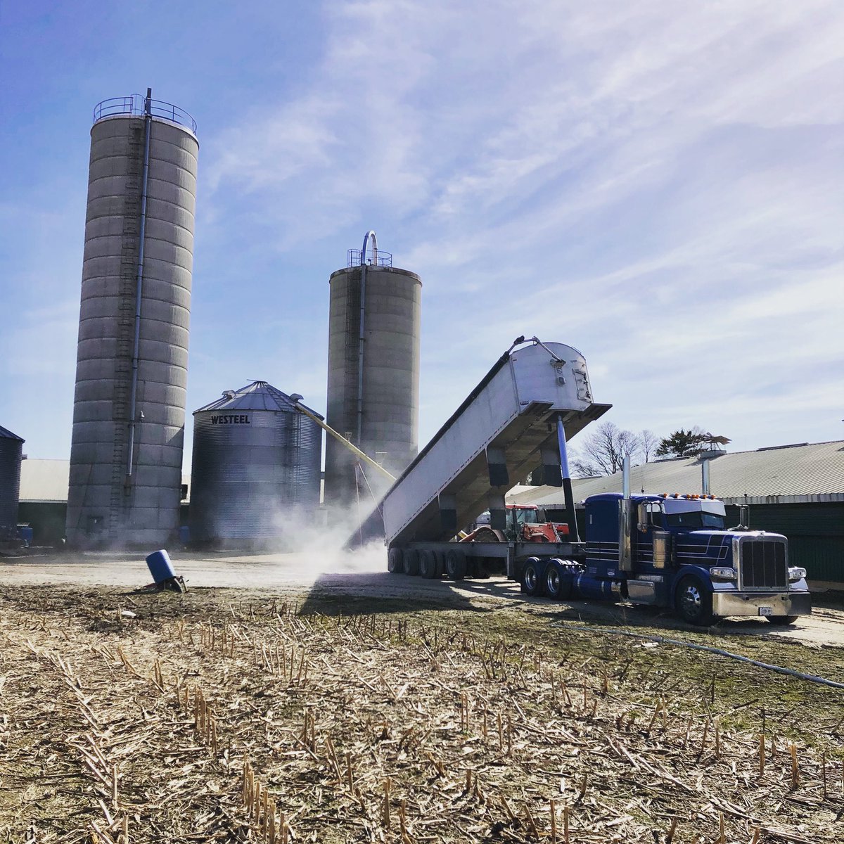 DevinOneal290's tweet image. Make it a Kleen dump #kleentrasport #titantrailers #farmersfeedcities