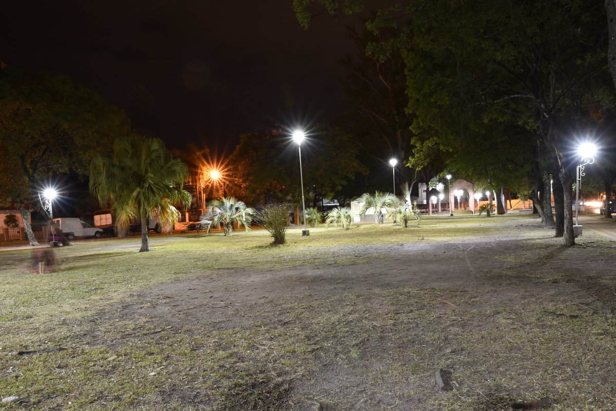 tassanoeduardo's tweet photo. Continuando con la modernización del alumbrado, recorrimos la plaza Primera Junta, en el barrio #Yapeyú, que ya cuenta con luces LED.
Con estas tareas vamos a seguir en las plazas:
🌳J. R. Vidal, del #JuanDeVera
🌳Semhan, del #Independencia
🌳República del Perú, de #LasMil. https://t.co/xn0WUK9uG4