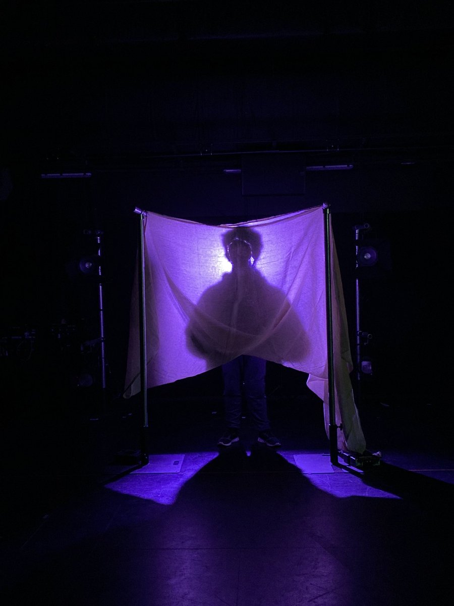 freyaellistech's tweet photo. The main aim of today was focusing on the shadowography section in ‘Billy Elliot’ experimenting with the sheets and the different lights qualities. We agreed that the @PROLIGHTS_media Prolight Eclipse Fresnels were the best choice vs the Prolight StudioColour Cobs. https://t.co/FionOAcne5