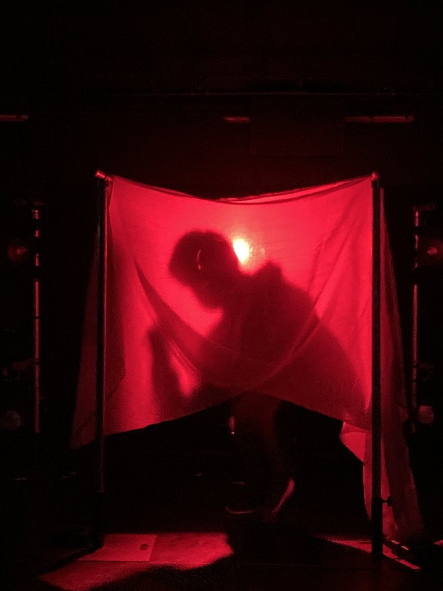 freyaellistech's tweet photo. The main aim of today was focusing on the shadowography section in ‘Billy Elliot’ experimenting with the sheets and the different lights qualities. We agreed that the @PROLIGHTS_media Prolight Eclipse Fresnels were the best choice vs the Prolight StudioColour Cobs. https://t.co/FionOAcne5