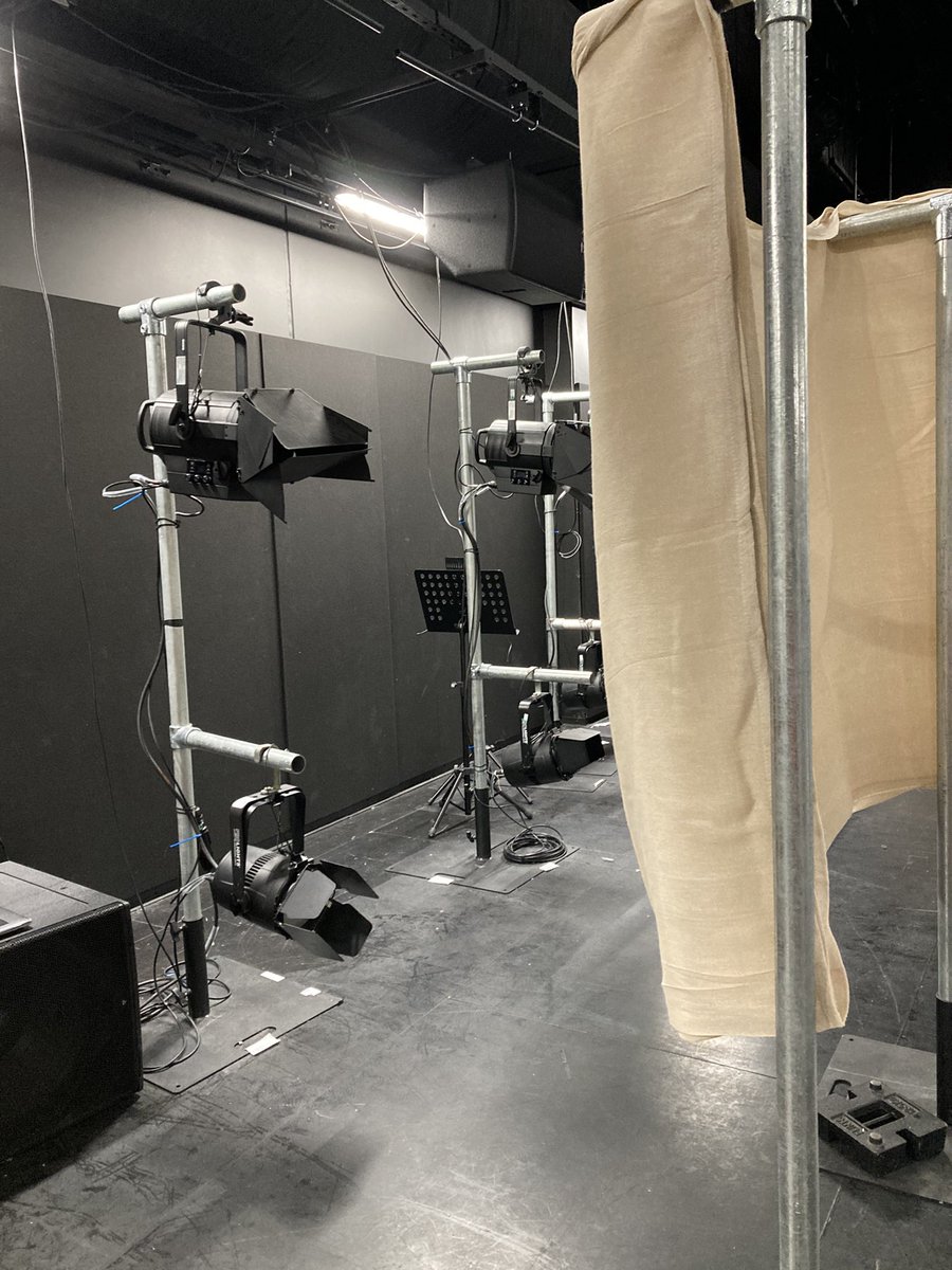 freyaellistech's tweet photo. The main aim of today was focusing on the shadowography section in ‘Billy Elliot’ experimenting with the sheets and the different lights qualities. We agreed that the @PROLIGHTS_media Prolight Eclipse Fresnels were the best choice vs the Prolight StudioColour Cobs. https://t.co/FionOAcne5