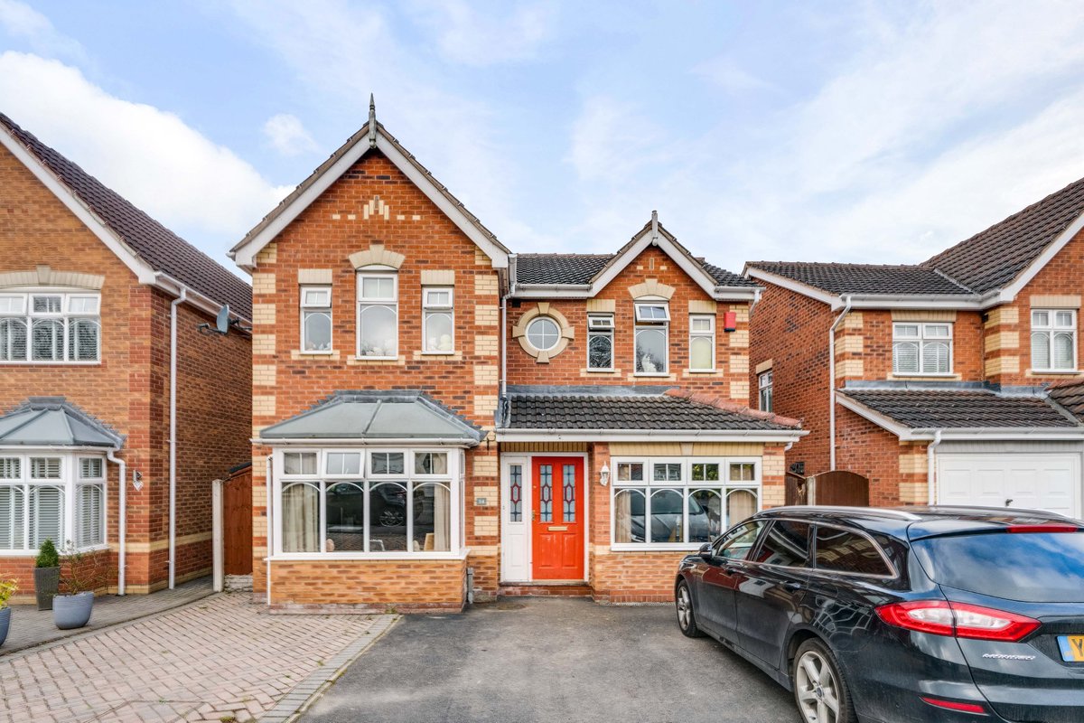 RHEstates's tweet photo. 4 bed #family home in #Armthorpe would make a great base for a family but does require a level of modernisation. 
☎ 01302 751616
 #RobinsonHornsby #RHSales #RH #Yourdoncasterestateagent #doncasterisgreat #doncasterproperty #Southyorksbiz @YorkshireProps
https://t.co/gTHuHwf9Gs https://t.co/bpyjF1rIHl