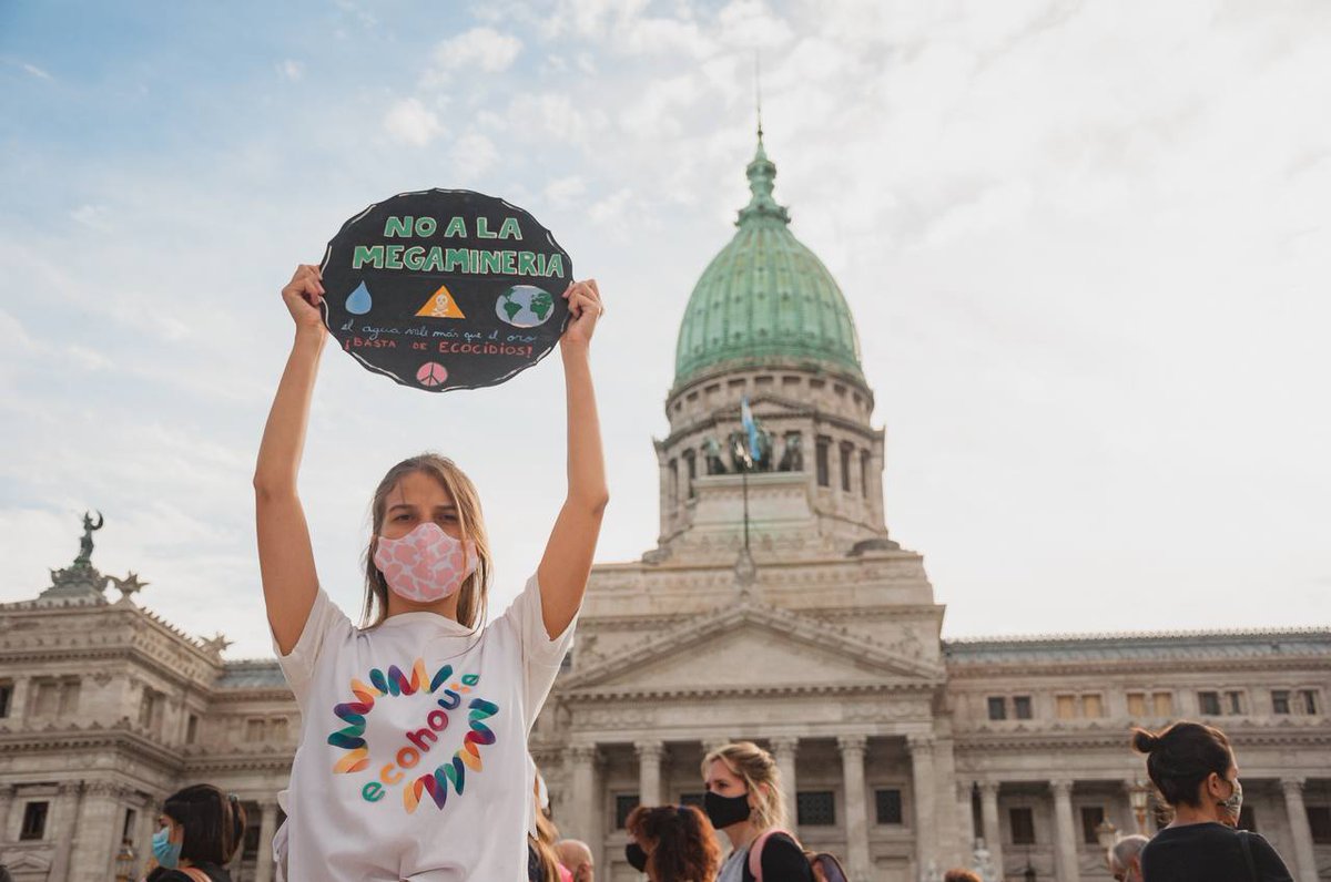 ecohouseok's tweet photo. En el día Mundial del Agua, salimos nuevamente a la calle por una #ArgentinaSostenible. 💧♻️⚖️

Una vez más, le pedimos a nuestrxs representantes que estén a la altura de la crisis climática y ecológica nacional y global, la cual continúa acentuándose. 🔥🌪️

#22M https://t.co/NioA79TtmK