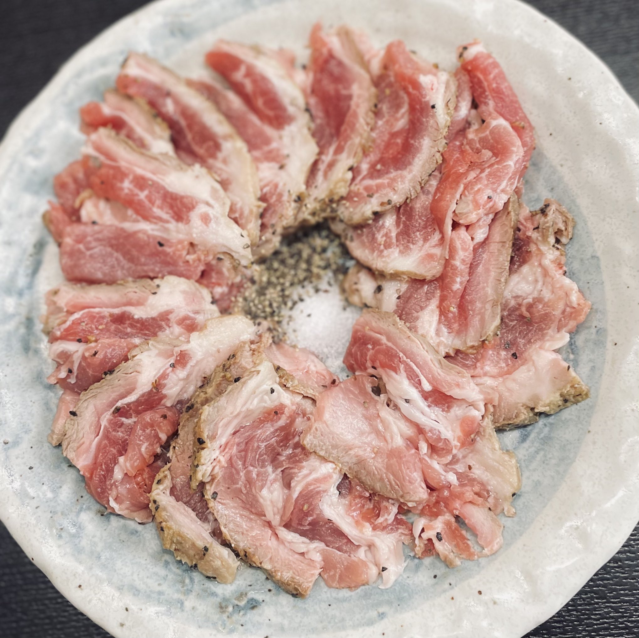 キュリアス 低温調理のポークロースト 中まで火は通ってる 柔らかくてジューシー 塩と胡椒で T Co Nuzdumlzgd Twitter