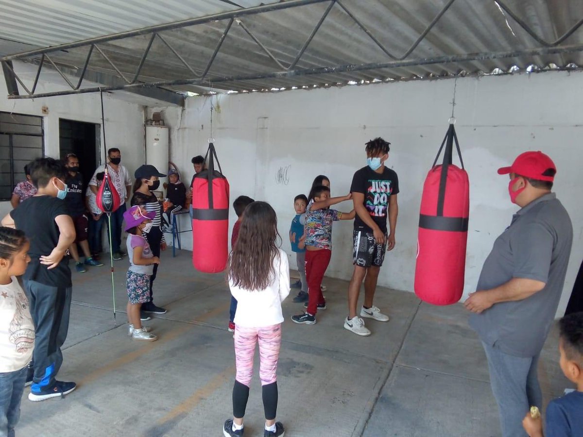Region_3EdoMex's tweet photo. En la CNOP Edomex el trabajo no se detiene, el Sector Popular en el municipio de Huehuetoca sigue #SumandoMás promoviendo el deporte en jóvenes, con el objetivo de ayudar a mejorar su salud física y mental ante estos tiempos de pandemia. @PRI_EDOMEX @CNOPNacional https://t.co/O3B5URNTss