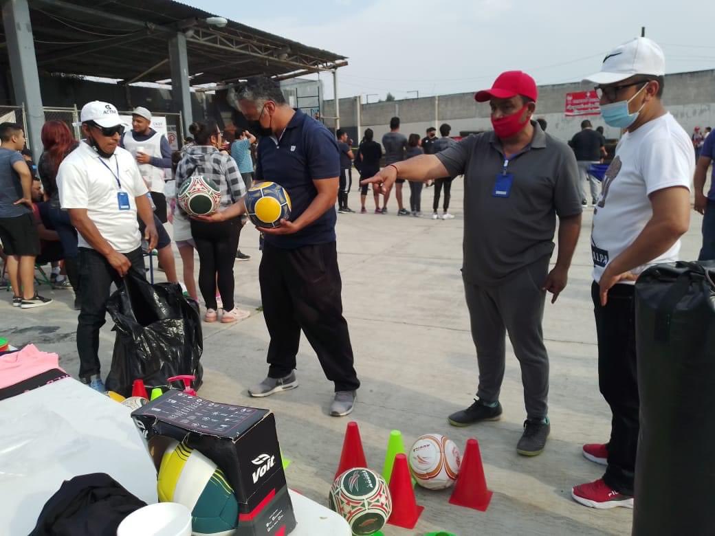 Region_3EdoMex's tweet photo. En la CNOP Edomex el trabajo no se detiene, el Sector Popular en el municipio de Huehuetoca sigue #SumandoMás promoviendo el deporte en jóvenes, con el objetivo de ayudar a mejorar su salud física y mental ante estos tiempos de pandemia. @PRI_EDOMEX @CNOPNacional https://t.co/O3B5URNTss