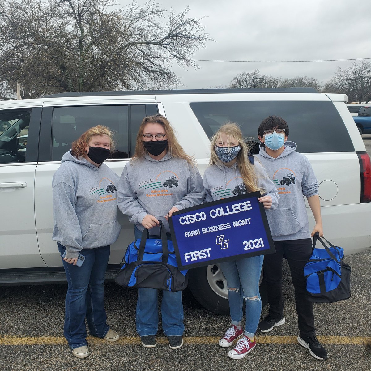 Brill_AG_Shop's tweet photo. First IN PERSON contest this year and a First place finish for the Farm Business Management Team. It was great to see this all senior team compete again. Can't wait to see what they accomplish this spring! https://t.co/xfogvdBdUN