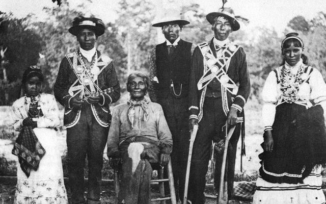 irelandbattles's tweet photo. #OnThisDay 1847 Leaders of the Choctaw Nation gathered in Oklahoma &amp; collected $170 for "the relief of the starving poor in Ireland". This gift was to help Irish people during the Famine, from a people who had also suffered expulsion, death &amp; misery.
Thank You.
#Ireland #History https://t.co/SI7vijkP0e