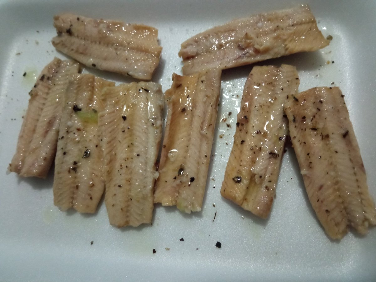 JoannaZabala's tweet photo. Ya va!! Amo éstas sardinas sin piel y sin espinas 🤩 son lo máximo 😍😍 con sal, pimienta y limón 🤤🤤🤤 #amolacomida https://t.co/enkW0blUTH