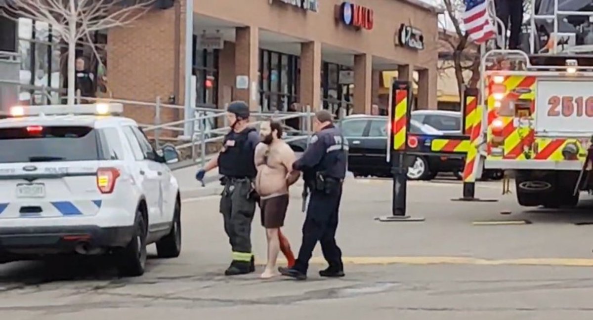 Расстрел 10. Обстрел в черниговской. Пэйтон гендрон стрельба. Пейтон гендрон. Тимур бекмансуров стрелок.