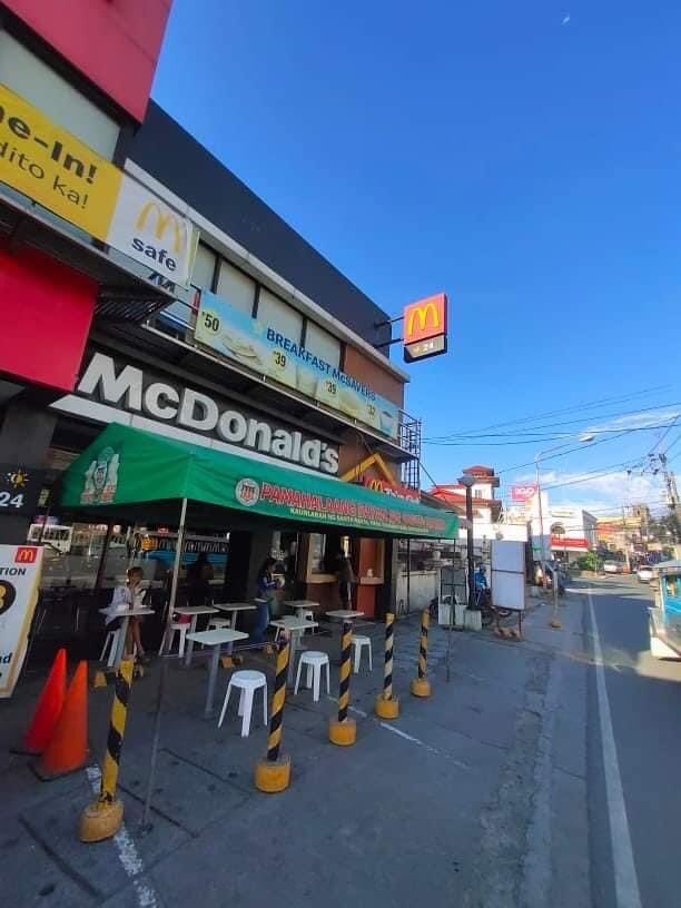 MarlynSamonte1's tweet photo. @nicoletteannmc napagkukumpara tuloy mcdoAlfresco nyo ni @mainedcm sa kaloveteam nya dati https://t.co/IFjVt91BO6