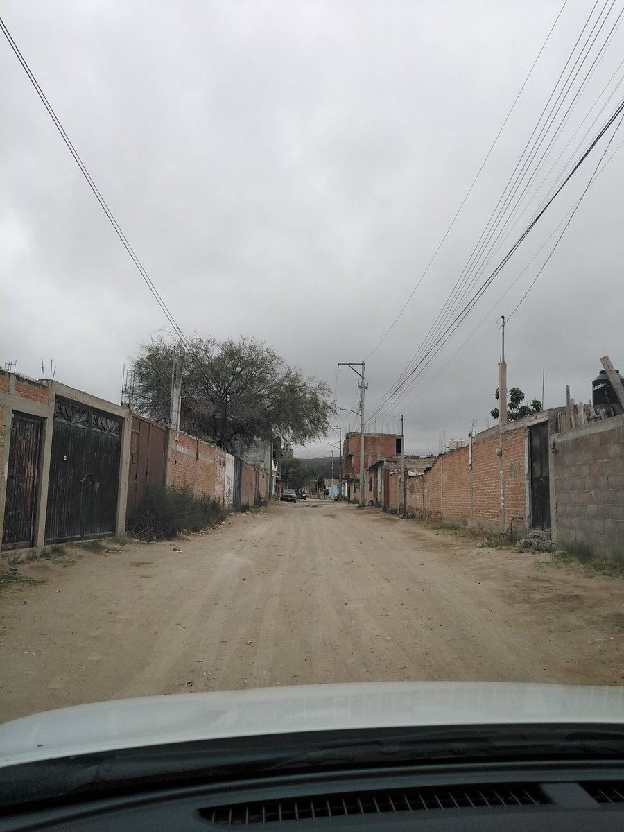 UpcopL's tweet photo. @alfredoplz @MD_H0_DrAaronFC Les presumo las calles en San Luis Potosí, un estado que tiene más de 30 años en poder de @PRI_Nacional y últimamente el @AccionNacional

EL ABANDONO de los Gobiernos PRIISTAS Y PANISTAS rezagaron a el área conurbada de la ciudad capital y ahora nos vienen a decir que CAMBIARÁN? https://t.co/KgIMztxfmb