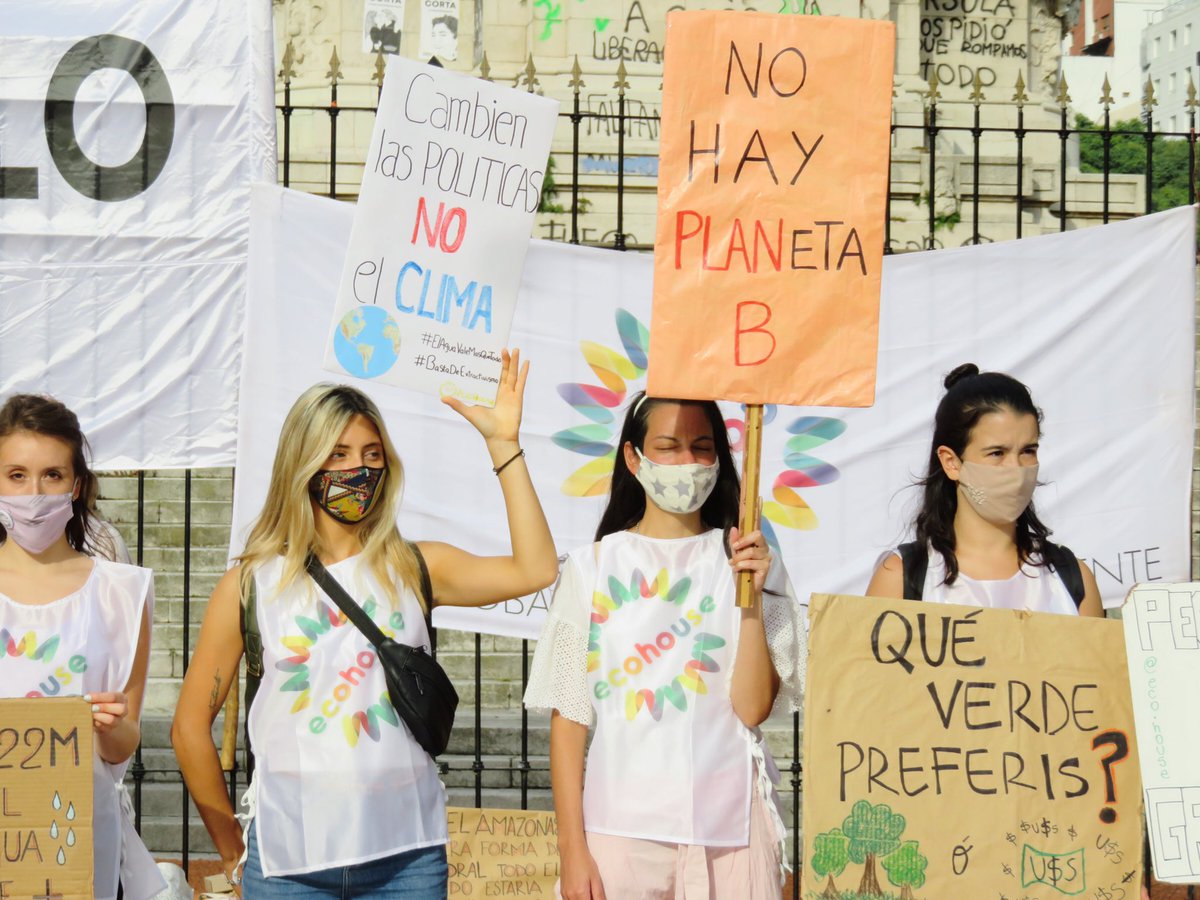 TaisGadeaLara's tweet photo. Algunas fotografías que tomé hoy en la movilización y que, creo, no necesitan descripción • #22M https://t.co/TOjK0sxBFB