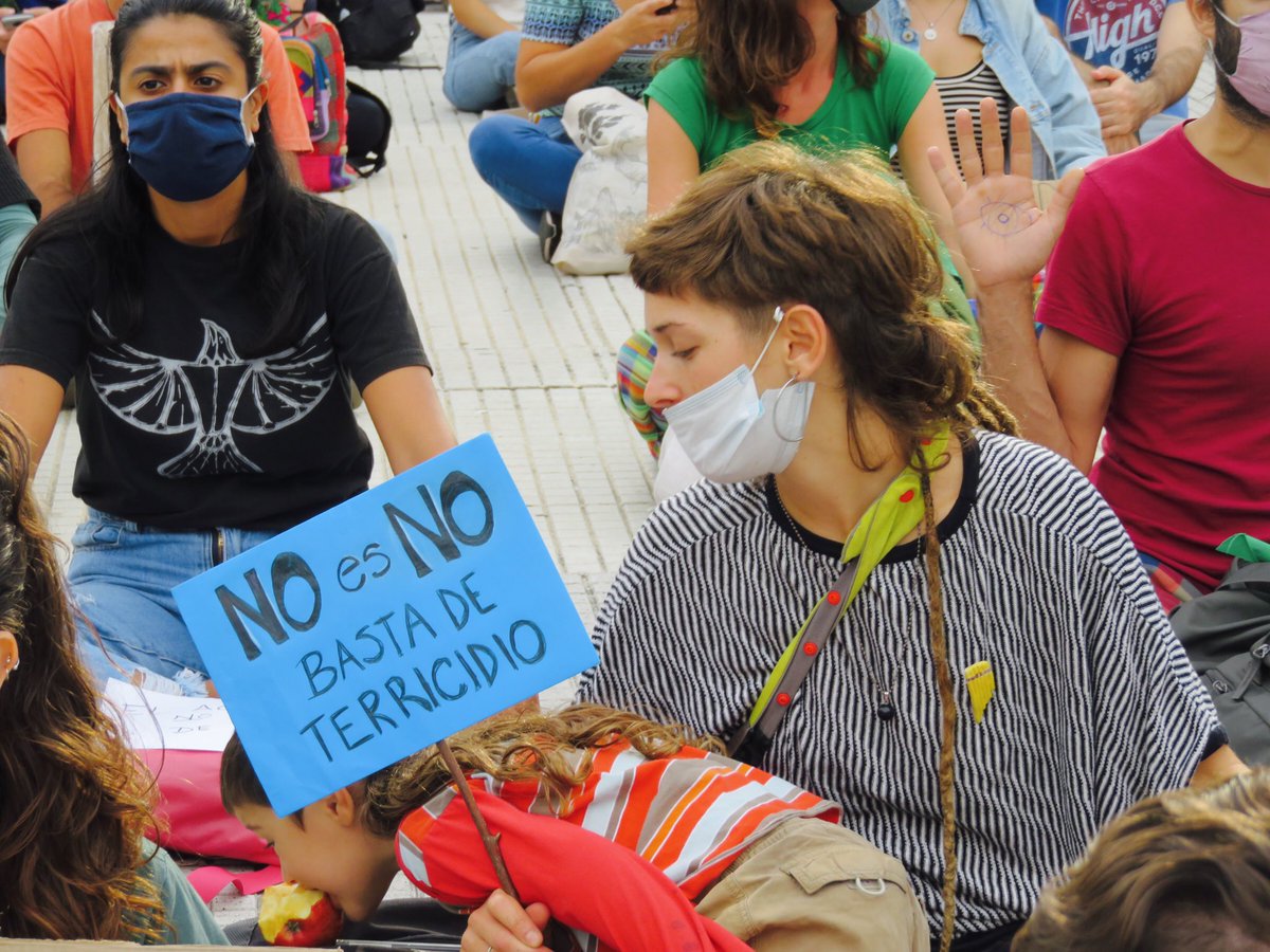TaisGadeaLara's tweet photo. Algunas fotografías que tomé hoy en la movilización y que, creo, no necesitan descripción • #22M https://t.co/TOjK0sxBFB