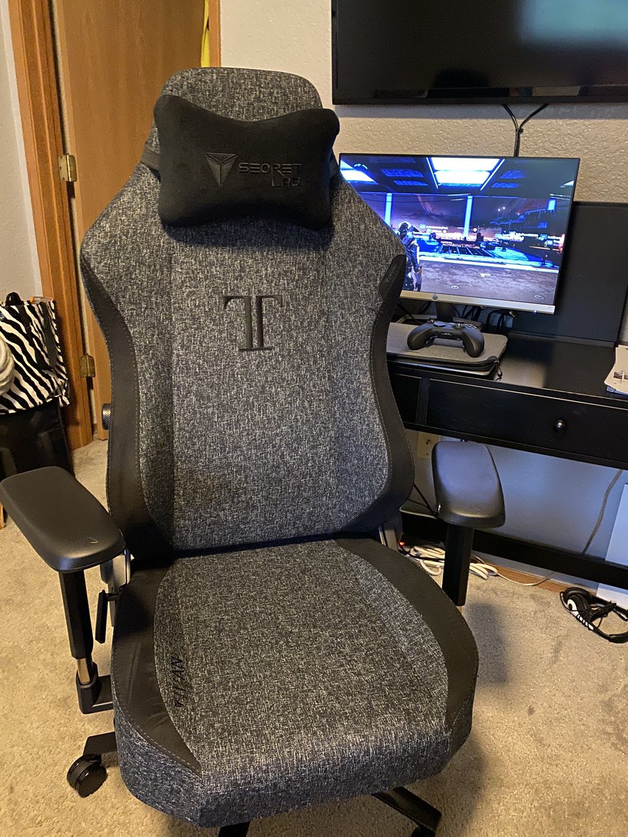 DCHoeveler's tweet photo. It’s the start of a new era #Secretlab https://t.co/4QeylIlX8Z