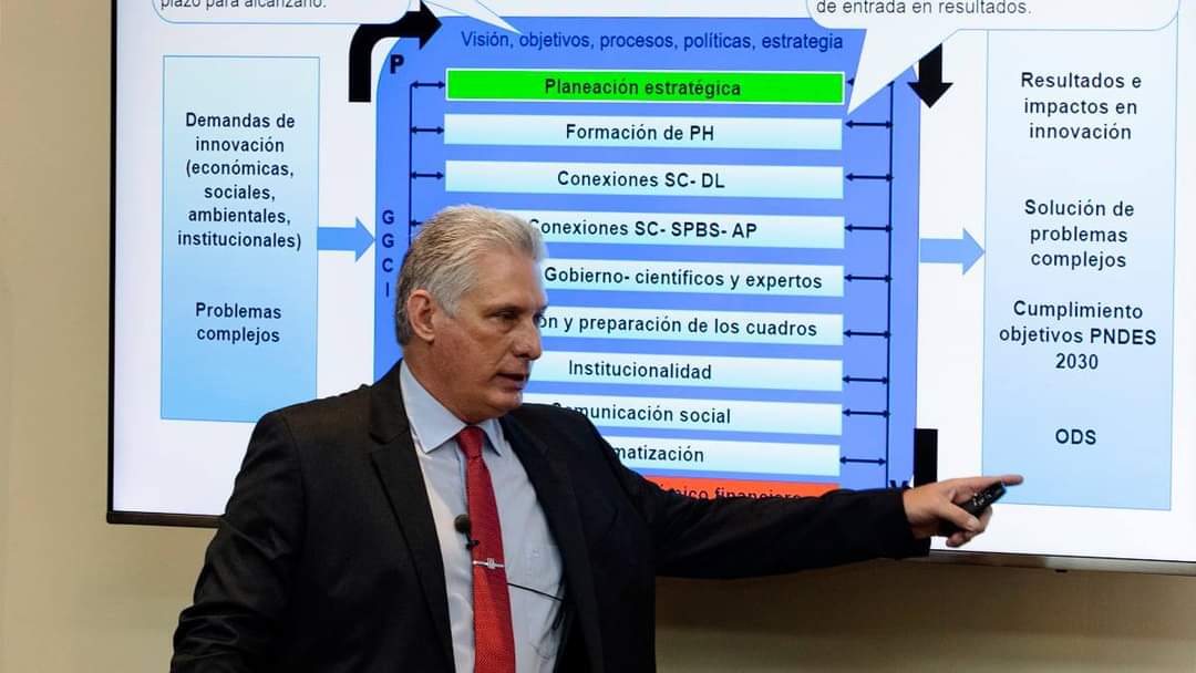 aparedesrebelde's tweet photo. Obtener grado de Doctor en Ciencias Técnicas no es fácil, sobre todo si en primer lugar, empujas un país junto a un pueblo campeón en vencer obstáculos. Este cubano  es ejemplo de  perseverancia, de una capacidad sorprendente para meterle el pecho a mil cosas a la vez @DiazCanelB https://t.co/BeUf8buPmY