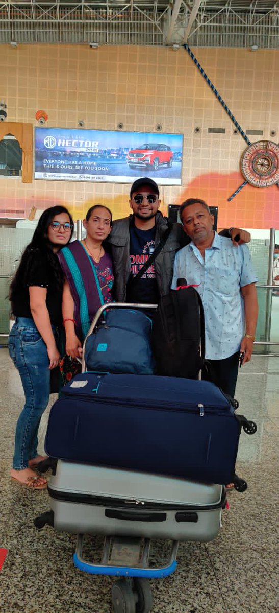 Vi2______'s tweet photo. Ab Bs Aap Honslo Ki Udaan Dekhna, Hum Wo Parindey He Jo Pinjra Le Udenge !! 🐣 🍁 

#newjourneybegins #yyc https://t.co/eR3MAErV7I
