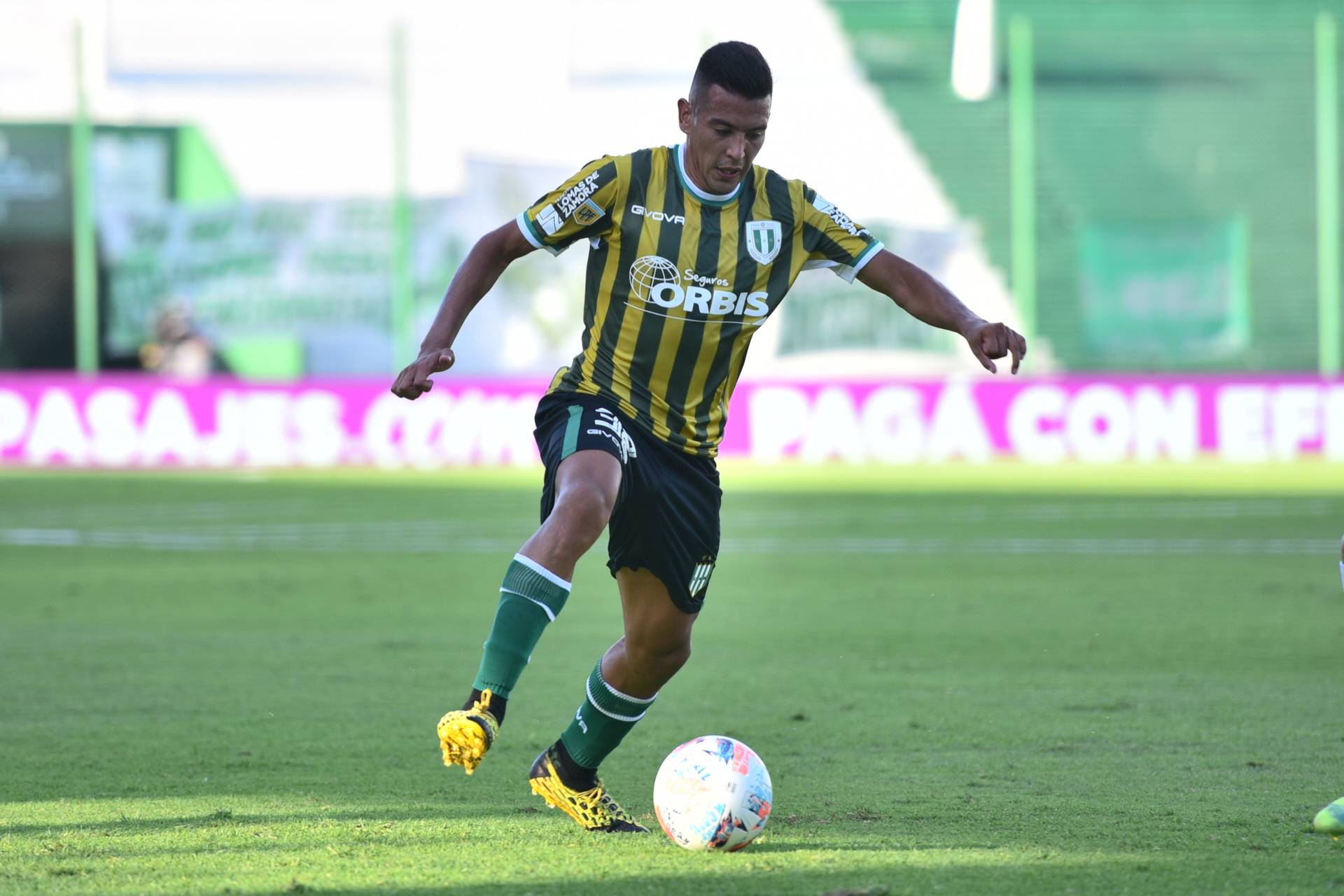 Club A. Banfield on Twitter: "➡️ Emanuel Coronel sufrió la luxación del hueso semilunar de la muñeca derecha. Será intervenido esta noche por el Doctor del plantel profesional, Gustavo Ríos. https://t.co/eapi549iMu" /