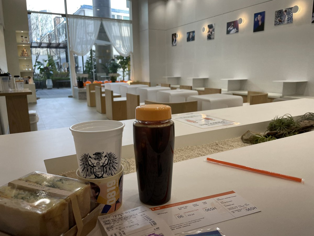 jieunsunho's tweet photo. 카페투어  #신화_23주년_축하해  에그마요 샌드위치 맛있다 https://t.co/nJW08sFk2w