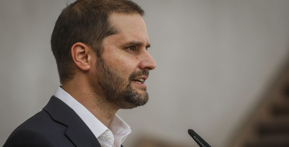 adnradiochile's tweet photo. Ministro Bellolio: “El Presidente Piñera no tiene ni ha tenido ningún tipo de relación con ningún casino” https://t.co/pHFFmW5gqQ https://t.co/YyaULgIATb