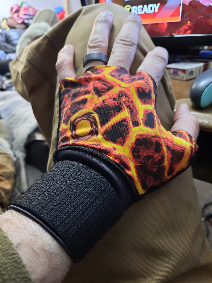 wldfire34's tweet photo. @hero19x the wife's and my @RITUAL_MOTION gloves came in today. Already wearing and gaming with them. They are flicking awesome. @FantasyEternal_ https://t.co/vAmXZ9BYsV
