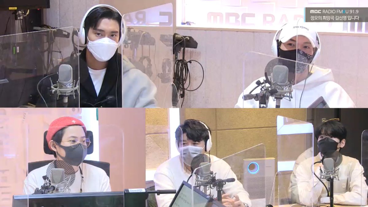 sunsuna22's tweet photo. 凄い楽しそうなんだけど会話分からないww
#SUPERJUNIOR
#MBCmini https://t.co/HDrG81a4f0