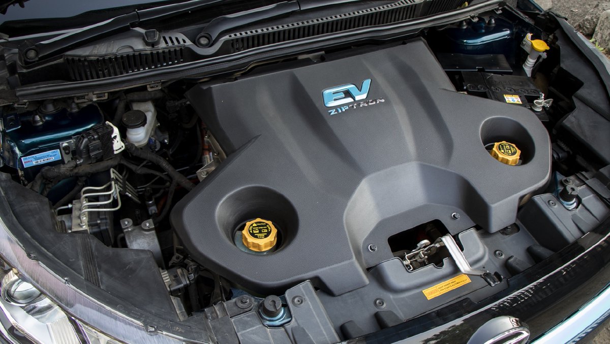 CarWale's tweet photo. With the rising trend of EVs, can the Tata Nexon EV be your daily drive car? What’s its real-world range in the city and on the highway on a single charge? Well, we have tested it and you can read our review here: https://t.co/OH1a0jw2MO
#CWReview #TataNexonEV #Tatamotors https://t.co/CF7JtTUS7f