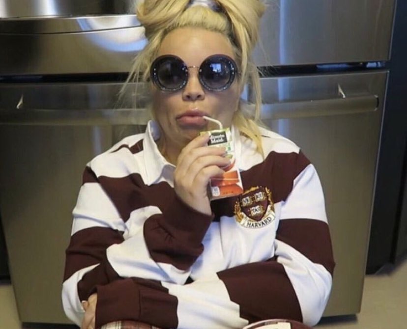 BryleaPeach's tweet photo. me waiting for david dobrik to drop his video while @KEEMSTAR is live streaming https://t.co/WGxQ7V0dwq