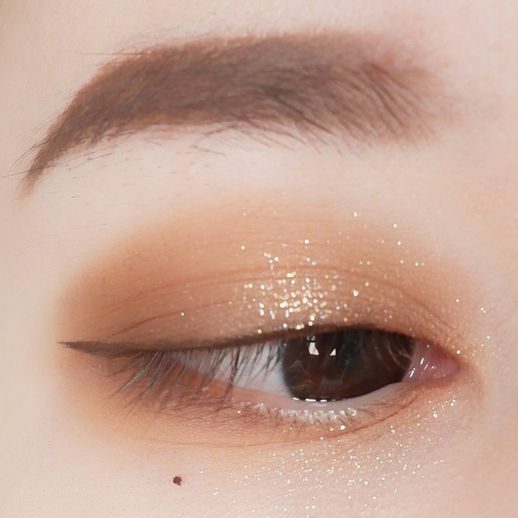Viviennewonder's tweet photo. แกร๊ สมการรอคอยมาก สวยมากไม่ไหว Eglips Flash Shadow Palette สีใหม่ เบอร์ 03 Little Sunshine มันแบบว่าน่ารักสดใสแล้วก็ใช้ได้ทุกวัน สีโทนอุ่นๆ น้ำตาลไปทางส้ม มีทั้งกลิตเตอร์ ทั้งแมตต์ ตลับเดียวจบ สีชัด เนื้อนุ่ม ตอนนี้มีโปรเหลือ 499 บาท สวยเบอร์นี้ ตำดิ ! https://t.co/C2VHAQKSR8