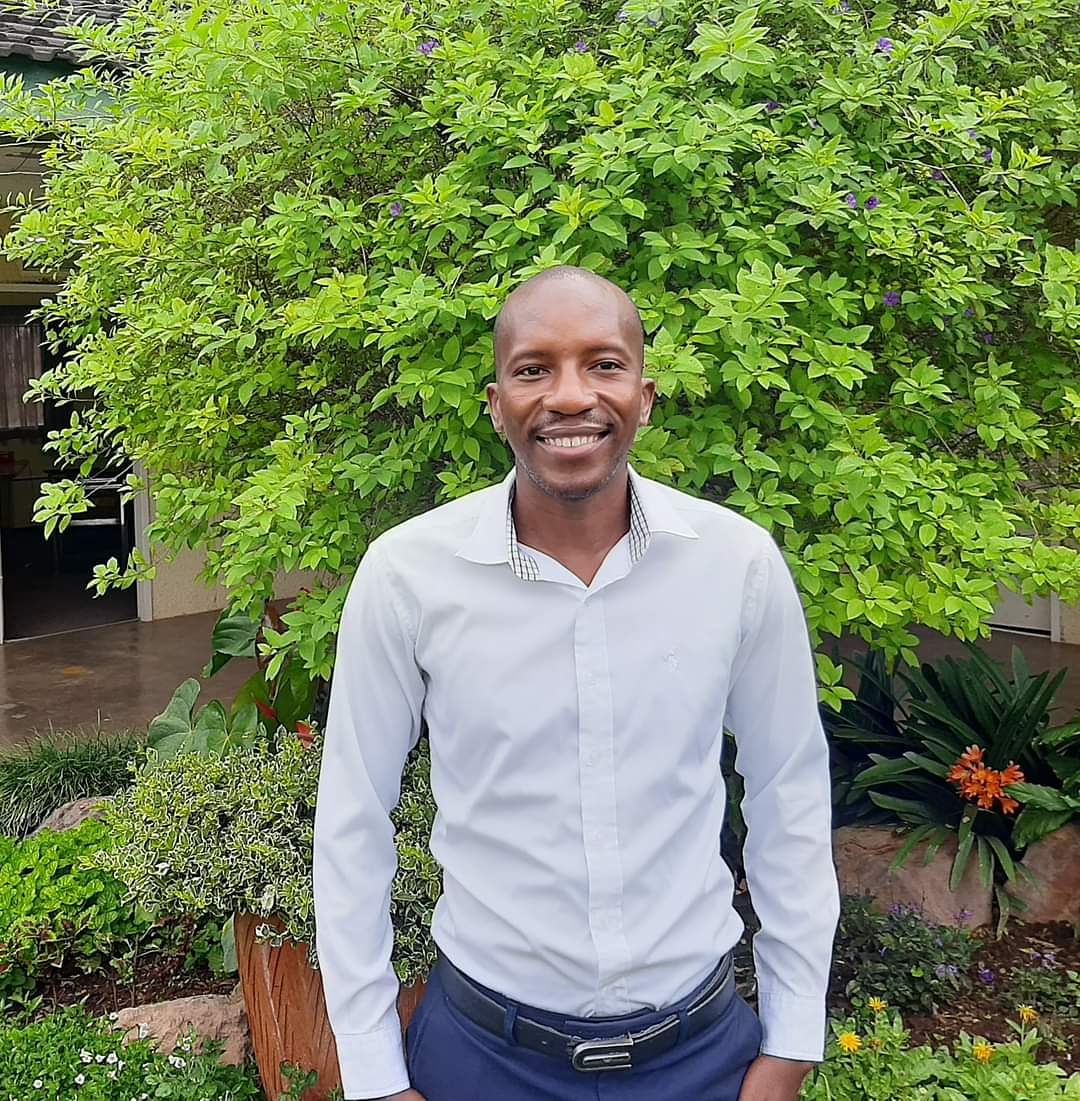 LomagundiColleg's tweet photo. Meet Mr. Trevor Masimba who joined Lomagundi College at the beginning of 2021 in the IT Department. He will be taking ICT and Computer Science. #GundiFamily #Tabatana #Academics https://t.co/r4hF5kjrjr