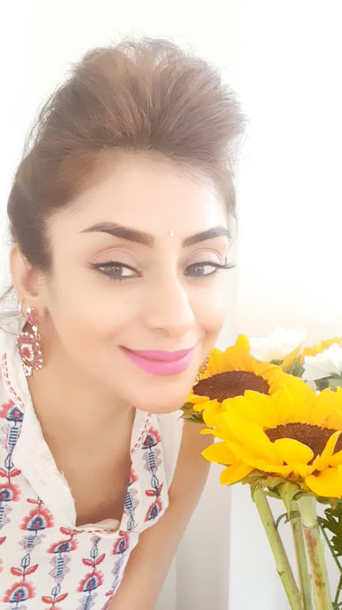 NeetuNilishi's tweet photo. Bloom where you are planted. 🙏💙🙏

No matter what the situation is, make the most of it and appreciate the life you have. 

#NeetuNilishi
#tarotcardreader
#meditationinstructor
#intuitivecounseling
#mahavastuexpert https://t.co/AqMmDien35