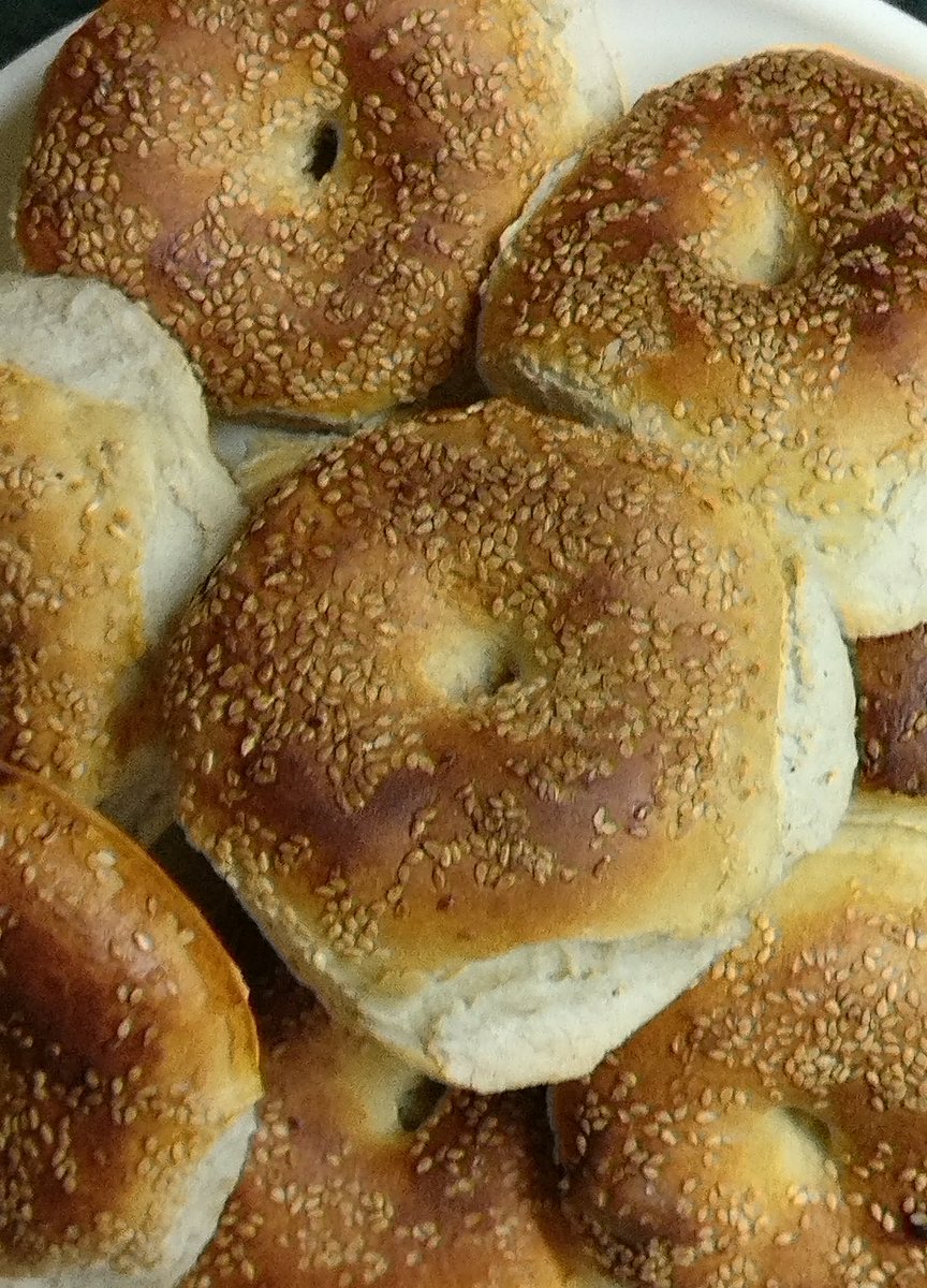 sanjayraina's tweet photo. Some call it #Chauchvor and some call it #Telvor . All you need along is a dollop of butter , and a cup of either #NoonChai or regular tea , and before you realise ,your hands are on the next one . 😊
#KashmiriBakery #Kashmir #Kashmiri #KashmiriFood https://t.co/ockf7GzldS