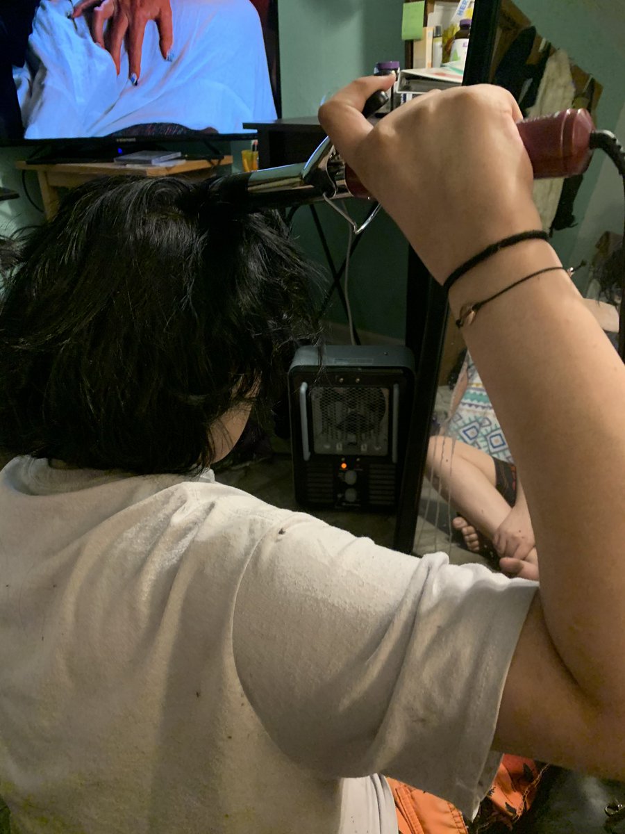 Renee_4Duluth's tweet photo. Teaching my gal how to do her hair! #Moming! https://t.co/h79IiLd0Rk