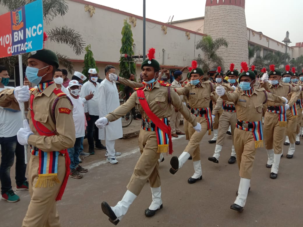 NCCDteOdisha's tweet photo. The nostalgia of Mahatma Gandhi's visit 100 years back was revived by Cuttack today by retracing his  route. Leaders, literati, and 4 NCC contingents were followed by tableaus and cheering citizens. NCC cadets stoodout and reinforced the message of national unity.
@HQ_DG_NCC https://t.co/xtvGaWD26R