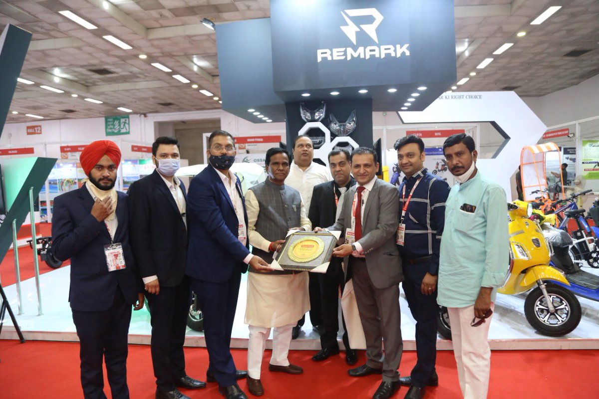 Remarkevehicles's tweet photo. It is an honor and privilege for Remark to have Sh Raosaheb Danve Ji ,
Sir your presence is truly inspirational. We are  blessed with your benign presence.
@raosahebdanve @sandeep999997
#sustainability #evehicles #rideasia21 https://t.co/7BzotsXYXM