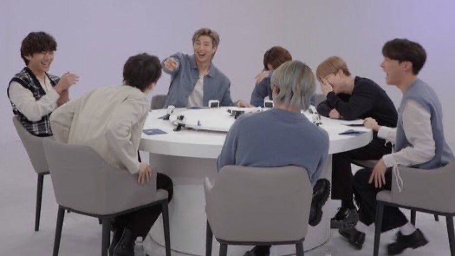 JOONIEMOONlE's tweet photo. this genre of bts photos >>> https://t.co/S1z2uh17Y8
