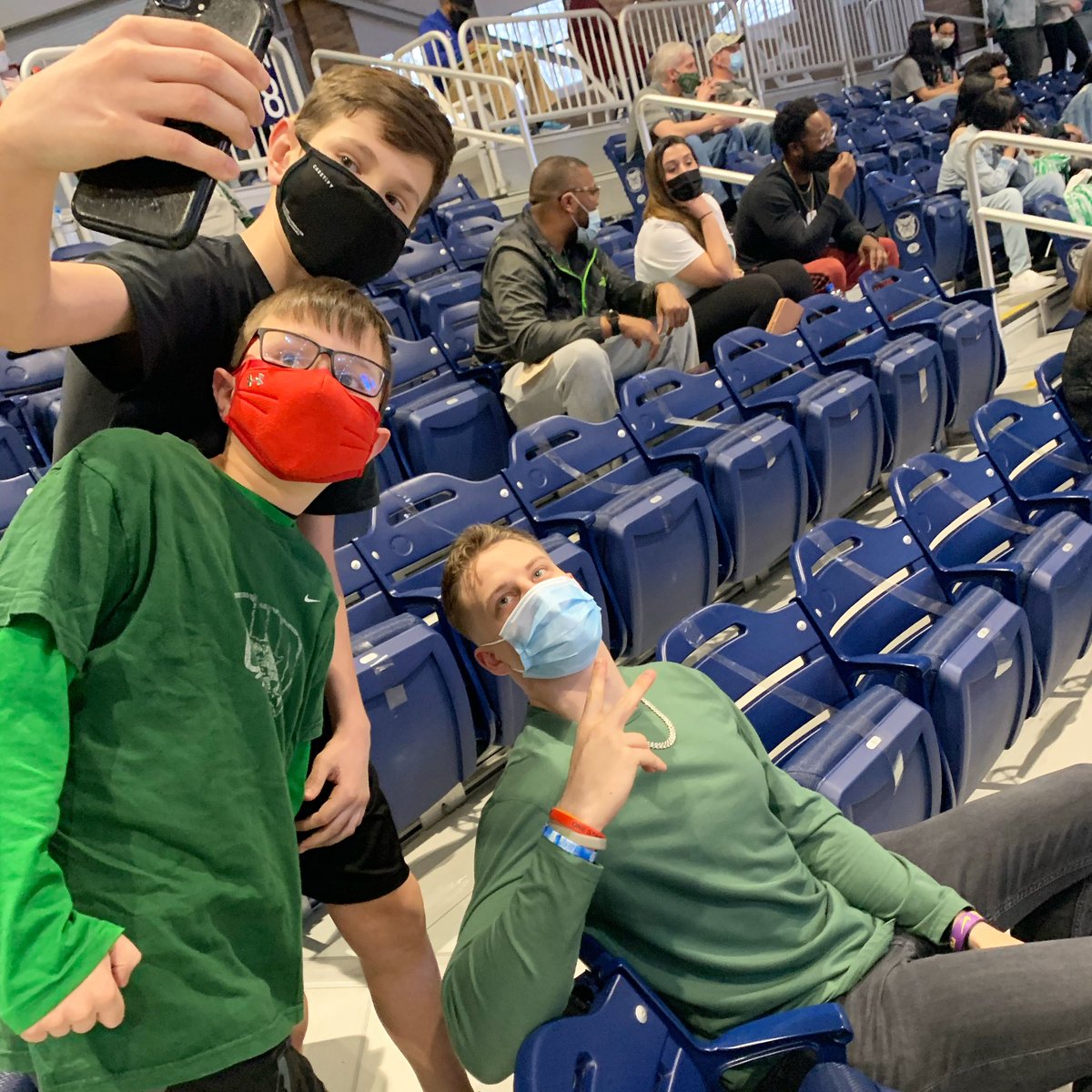 When your team doesn’t advance but your kids get to meet @joeburrowbengals2021 and he’s so gracious about it <a href="/ohiou/">Ohio University</a> <a href="/bobcatathletics/">bobcatathletics</a> @marchmadness @visitindy #nexttimebobcats <a href="/OHIOAlumni/">OHIO Alumni</a> <a href="/AthensOhio/">Athens Ohio</a>