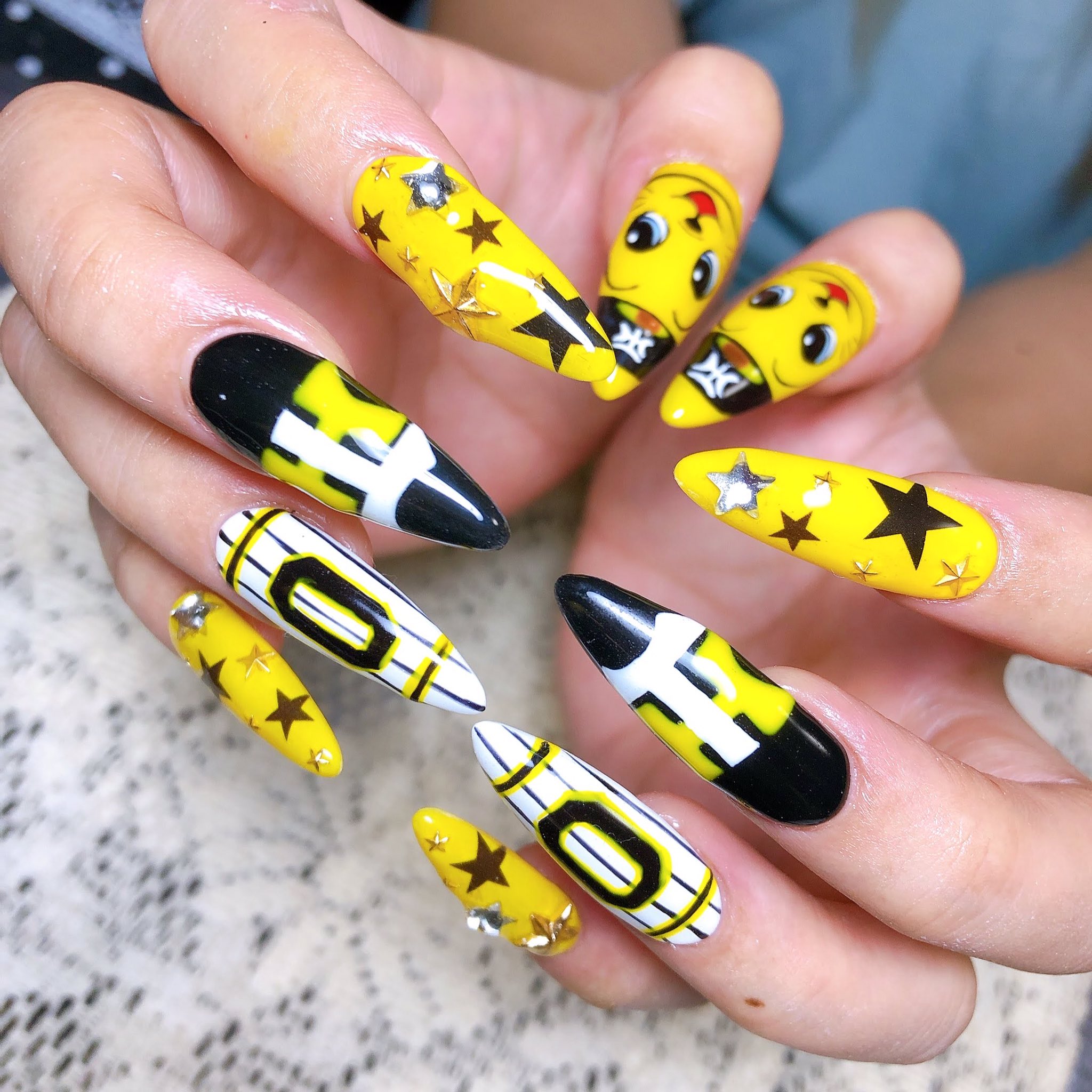 Private Salon Allure 阪神タイガースネイル ネイル ネイルアート ネイルデザイン ネイルサロン プライベートサロン 阪神ネイル 阪神タイガース トラッキー イラスト 痛ネイル フルオーダー 手描きアート ジェル スカルプ 新宿 新宿三