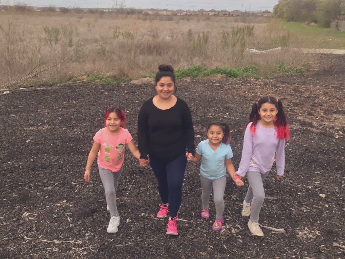 lachechi883's tweet photo. Second day of WalkAThon!! So much fun around our neighborhood @NISDHowsman @nisdgteac @NISDGTAA @BiselvaOrtega https://t.co/qJpKGWO9j2