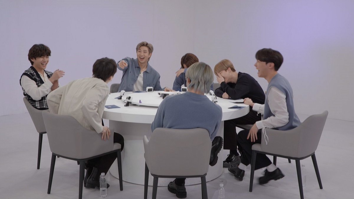 BTSquadPress's tweet photo. [INFO]📰

K-Media informa que @BTS_twt termino de filmar recientemente su participación en la entrevista especial 'Lets BTS' que transmitirá el 29 de marzo a las 10:40 PM KST y tendrá una duración de 100 minutos. La conversación principal será con el MC Shin Dong Yup [...] https://t.co/oONBE9XzGx